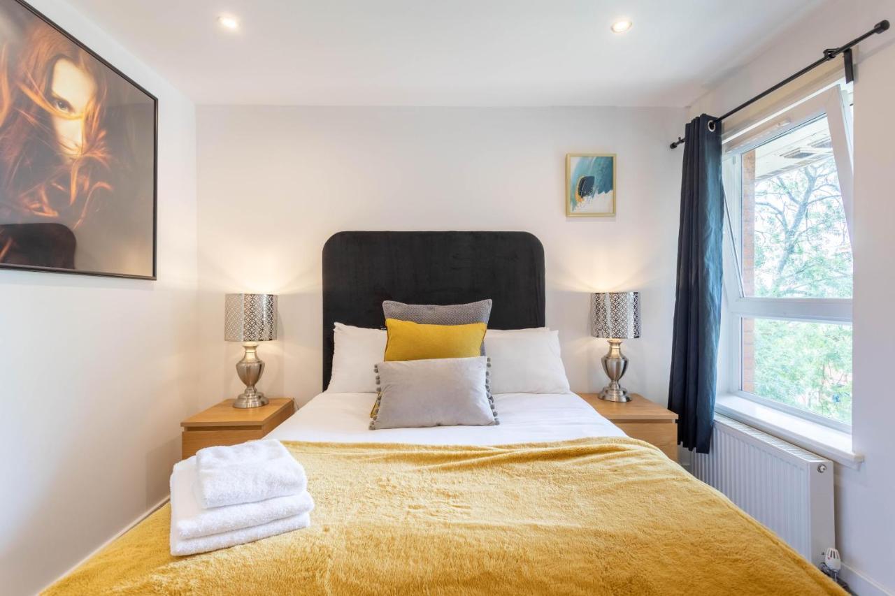 Modern 2 Bed Broompark/Central Apt. With Parking Glasgow Exterior photo