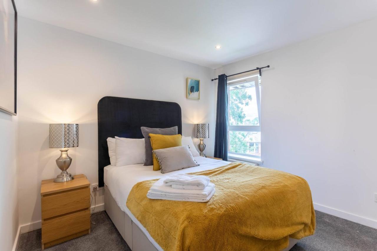 Modern 2 Bed Broompark/Central Apt. With Parking Glasgow Exterior photo