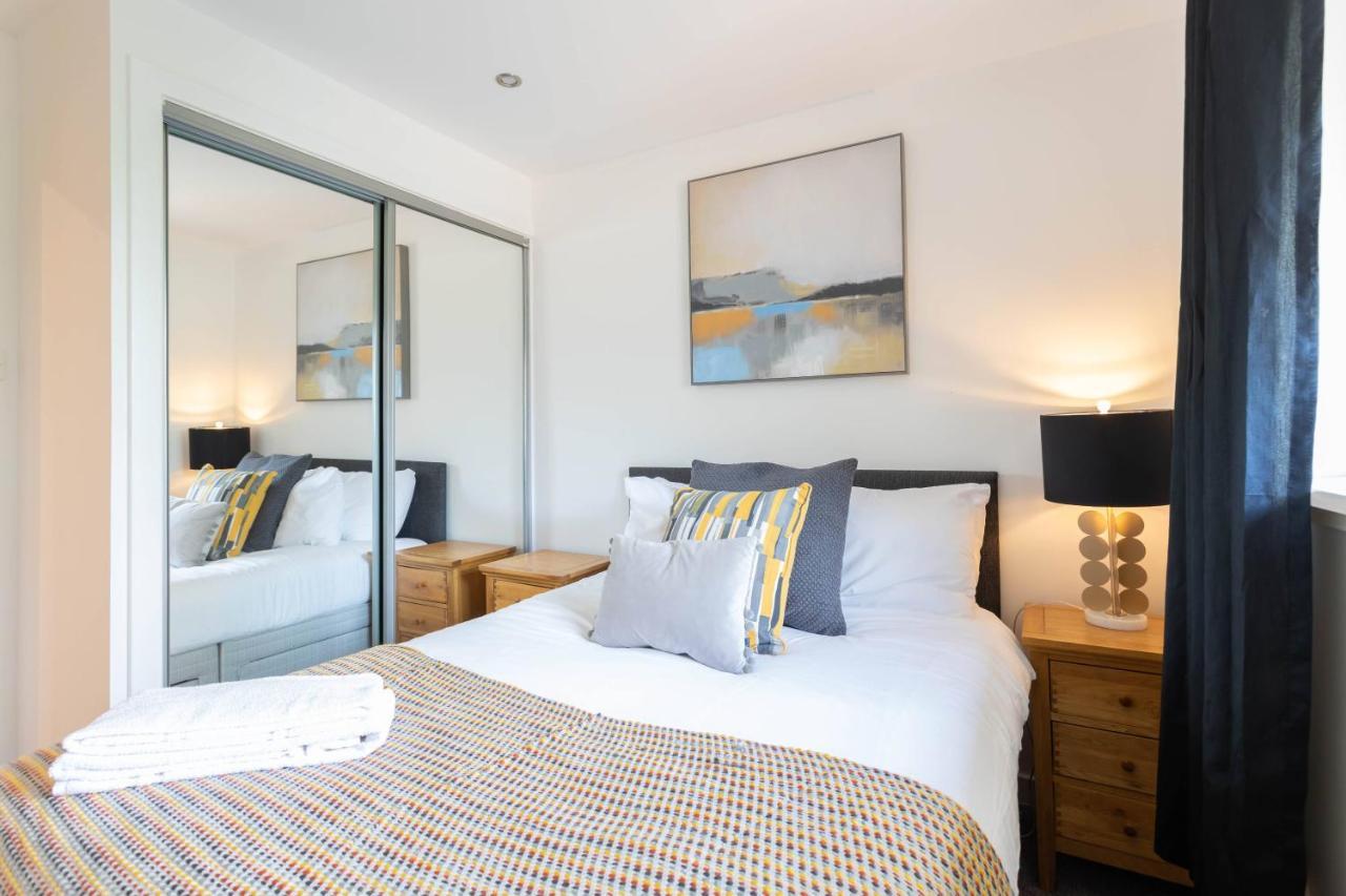 Modern 2 Bed Broompark/Central Apt. With Parking Glasgow Exterior photo
