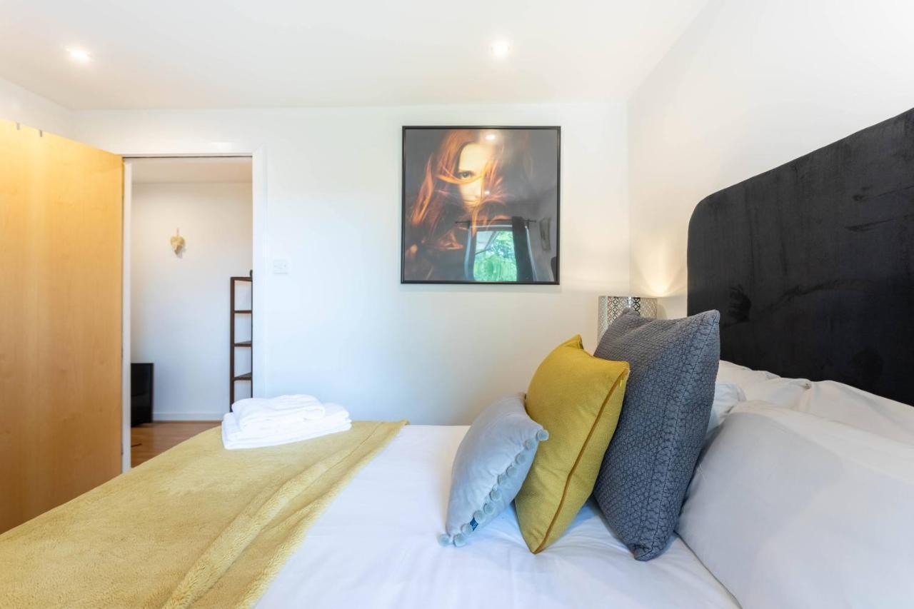 Modern 2 Bed Broompark/Central Apt. With Parking Glasgow Exterior photo